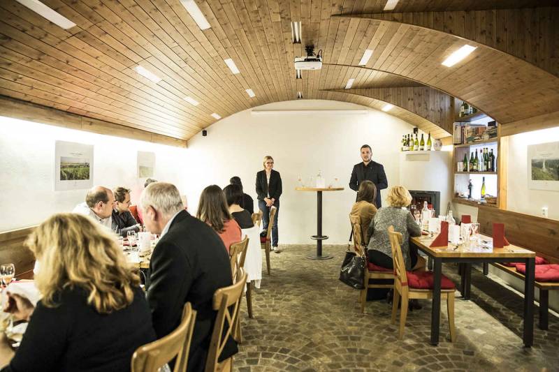 Wine a Tapas Restaurant - interiér restaurace
