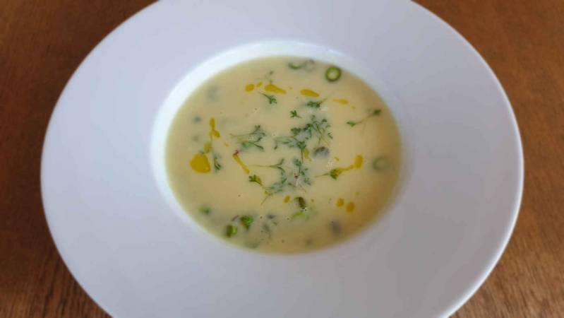 Tetu Brissy - chřestová krémová polévka s řeřichou