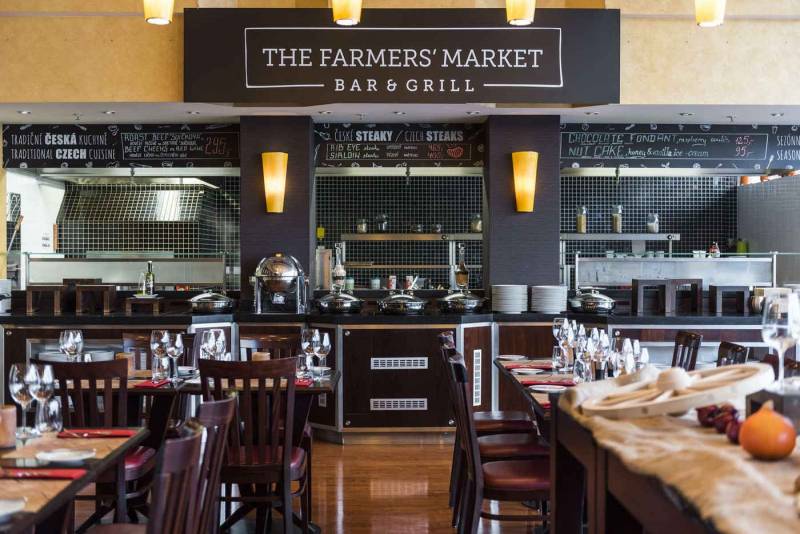 The Farmers' Market Bar & Grill - interiér