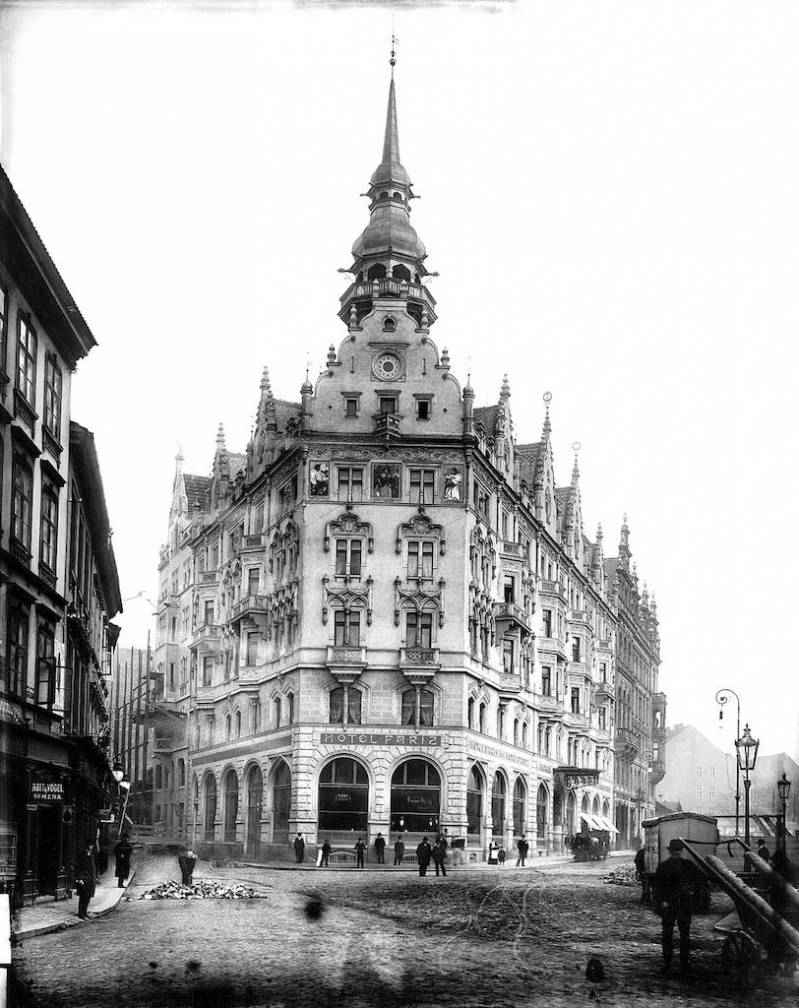 Paříž hotel, Sarah Bernhardt - historický pohled