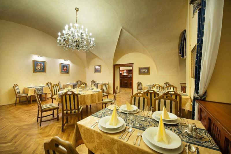 Zámecká restaurace Hrubá Skála - interiér